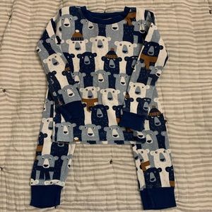 Carter’s little boy pajama  Size: 3T